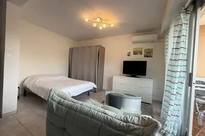 Image de Studio climatisé à 50m de la plage au calme