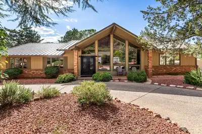 Image de Sedona Chapel Cross Retreat with Pool, Spa & Views!