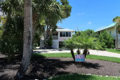 Image de The Lois Pearl, a Charming Near-Beach 2-bedroom Cottage with Pool