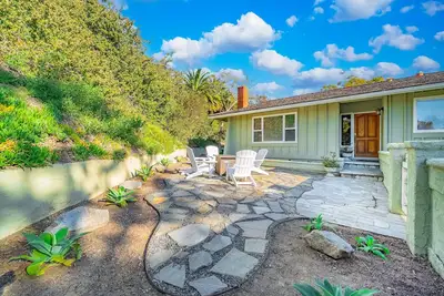 Image de Your Tranquil Coastal Home Away Home - Where Serenity Meets the Beach!