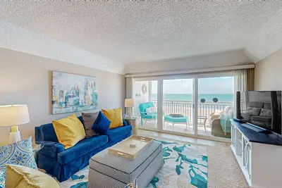 Image de Chic and comfortable Gulf front condo, snowbird and dog friendly, pool, beaches