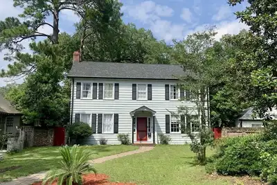 Image de Charming 4-bedroom house with WiFi, Ac in adorable Savannah