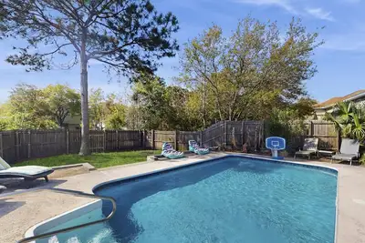 Image de Luxury Family Home with in-ground pool, private washer/dryer, WiFi & Patio