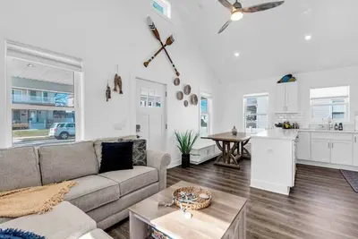 Image de 1 Block to Beach, Linens + Towels, Bbq, Ac