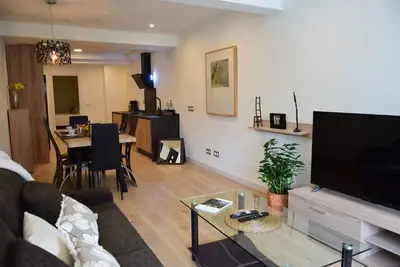 Image de Spacious apartment 9 min from the beach