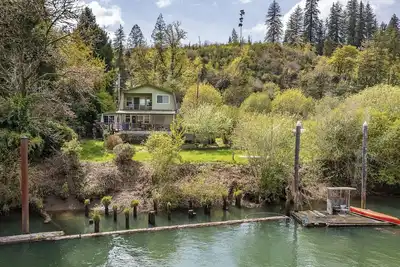 Image de Charming home on the Siuslaw River with private dock, fire pit, WiFi, & W\/D