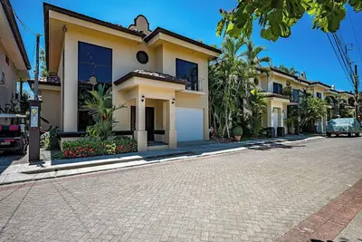 Image de Casa Toucan – Tropical Beachside house in a Gated Community