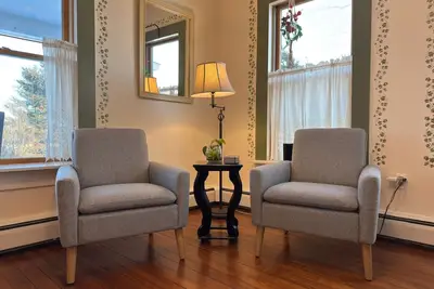 Image de Charming Farmhouse in Adirondacks-Near Lake Champlain, private, family friendly