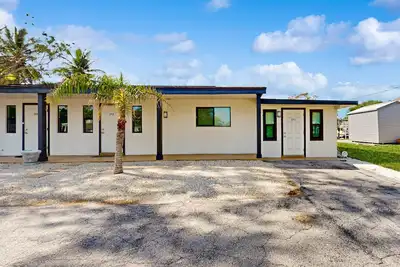 Image de Canal front apartment with waterfront views, private patio, and yard