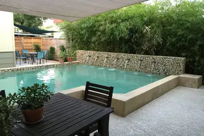 Image de AustinPoolHouse Downtown - Industrial Chic + Pool, Game Room. Walk to food & Bbq