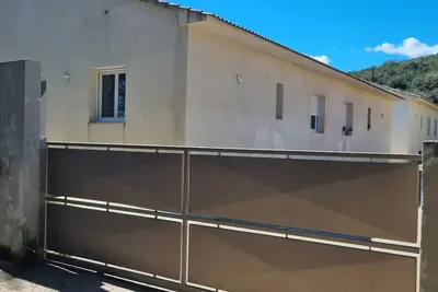 Image de Maison très belle, très calme et proche de la mer à pied.