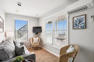 Image de Oceanfront 1br w/ Balcony & Sea Views in Bethany