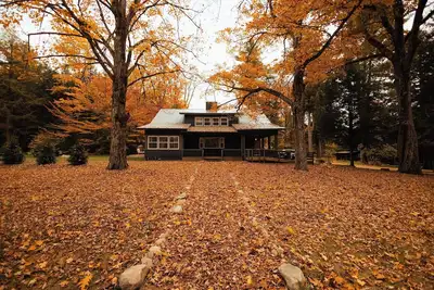 Image de Retreat to a 9 bedroom house on 850 private acres