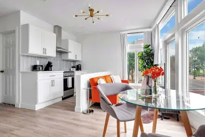 Image de Urban Nest #3 | City Loft Walkable to Downtown