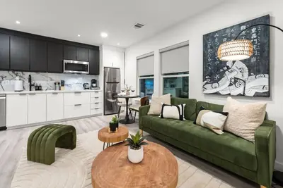 Image de Japandi Zen King 1br Apt-Bishop Arts Nr Dt Dallas