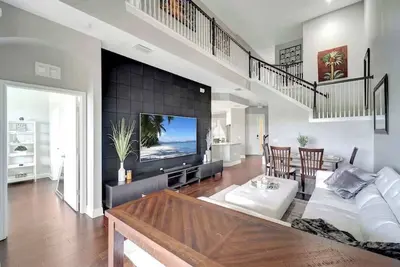 Image de Community Pool & Gym with Golf Course Views