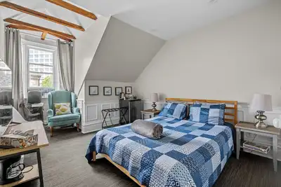 Image de Chic Loft suite with WiFi & Ac in historic downtown town Halifax near waterfront