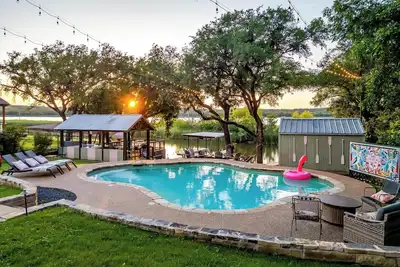 Image de Hot Tub, Veranda, Fire Pit, Pool, Covered Dock w/ Scenic Waterfront Views