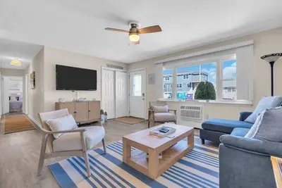 Image de 10Minutes walk to beach with Linens + Towels & Game Room