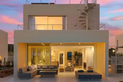 New Sea View Villa, Heated Pool, Rooftop Jacuzzi