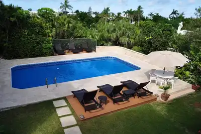 Image de Ed 11 Pool, Queen bed, Hamilton Bermuda - Unit 11