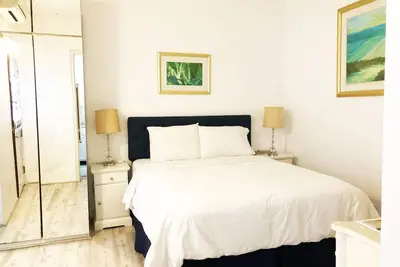 Image de Ed 15 Pool, Queen bed, Hamilton Bermuda