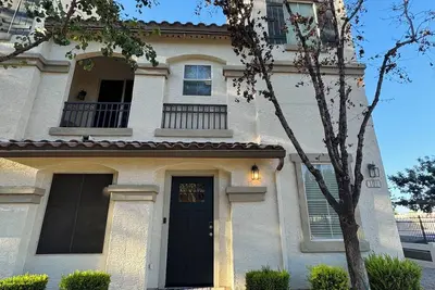 Image de Charming 3-Bedroom Condo in Downtown Gilbert: A Short Walk to Heritage District