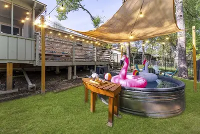 Image de Heated Pool~Game Room~Firepit~Domain~Q2 Stadium