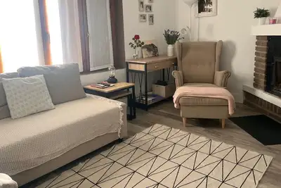 Image de Coqueta casa con jardĂn privado. Las mascotas son bienvenidas.