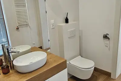 Spacious villa with 5 bedrooms and WiFi, Ac near lake and forest