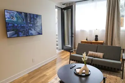 Image de Spacious 2- Bdr Apartment in Toronto (Unit #3)