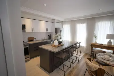 Image de Bright 3-Bdr Apartment In Toronto (Unit #2)