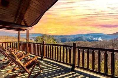 Image de New Listing! 5 Min to Pf! Private Mtn Views! 3br/2ba-Ht, Pool Table & Fire Pit