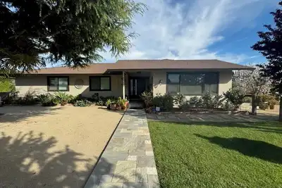 Image de The Orchard Oasis--spacious 5 bedrm luxury private home with pool and spa