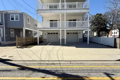 Image de Spacious 4br 2. 5Bath Wildwood Beach Retreat – Walk to Beach, Boardwalk & More!
