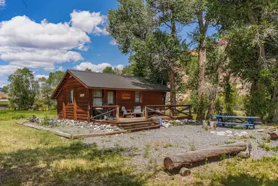 Image de Charming riverfront 2-bedroom cabin in enchanting Dubois with WiFi