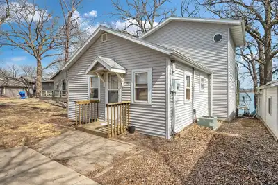 Image de New Rental! ! ! Sunny Waters Escape on East Lake Private Dock- Sleeps 10