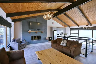 Image de Large Blue Mountain Chalet