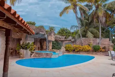 Image de An oasis within the city, Close To Everything