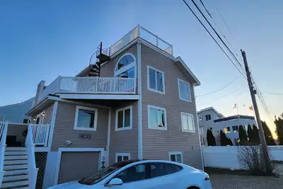 Image de Waterfront spacious 5-bedroom bungalow on Plum Island, Newburyport with WiFi, Ac