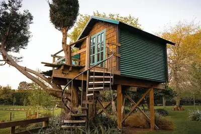 Image de Romantic Tranquil Tui Treehouse