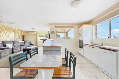 Image de Coastal Comforts with Pumicestone Passage Views