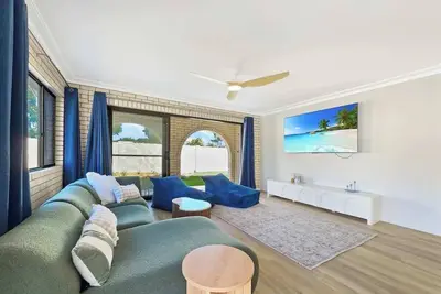 Image de Bribie Beach House w Pool - Walk to Surf & Shops
