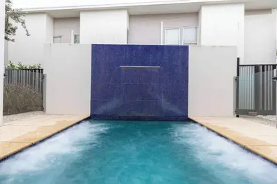 Image de Saltbreeze - Laidback Poolside Living by the Canal