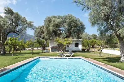 Image de Maison de campagne 'Romero - Puerta' avec vue sur les montagnes, piscine partagée et Wi-Fi