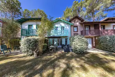 Image de Maison de Vacances à Lacanau – Piscine, Pinède & Golf, à 5 min de l’Océan