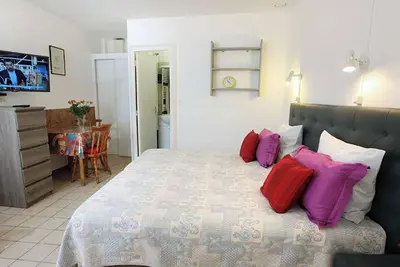 Image de Charmant Appartement à Dax – Idéal pour Détente avec Wi-Fi, Proche des Thermes