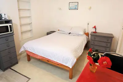 Image de Escapade Détente à Dax – Studio Chic avec Patio, Wi-Fi & Accès aux Thermes