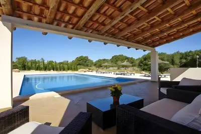 Villa 'Garrover' avec piscine privée, Wi-Fi et climatisation