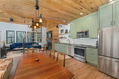 Image de Little Bow Cottage | Pet-Friendly, Views & Modern Mountain Home Close to Town!